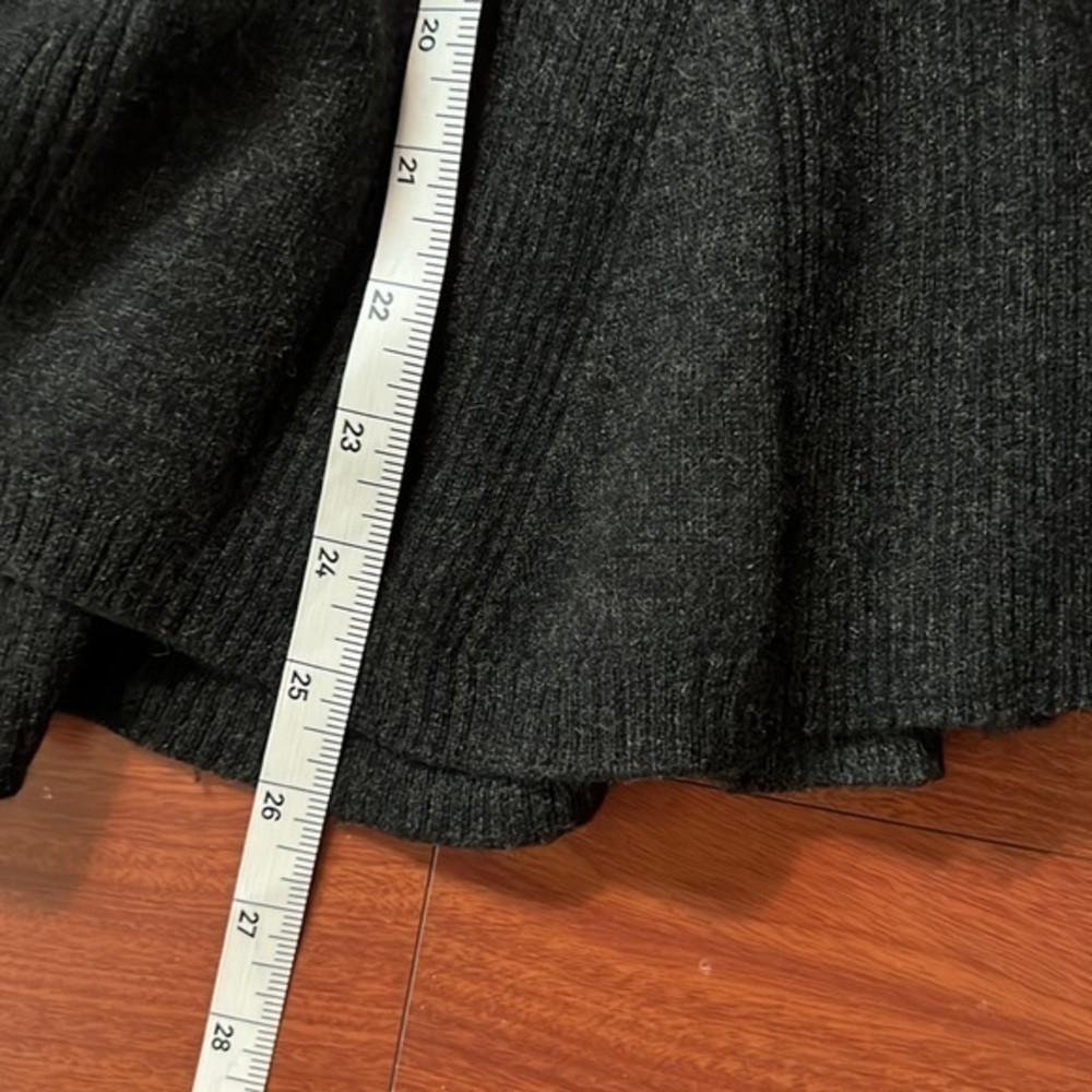 High Use Claire Campbell 100% lambswool pleated flare sweater size M - Picture 7 of 9